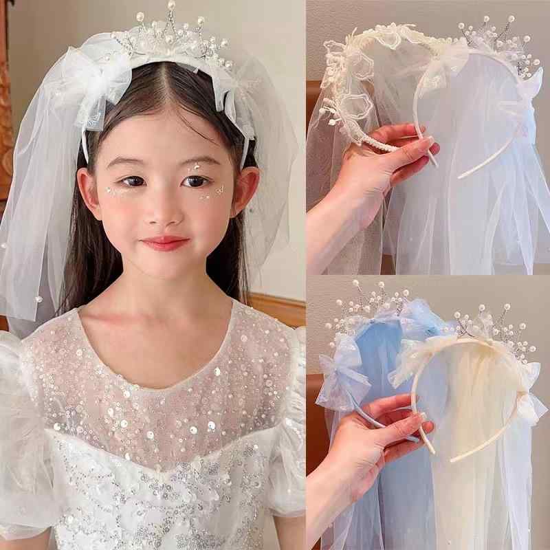 ・カテゴリ: ヘアアクセサリー・スタイル: プリンセス・主な素材: チュール・デザイン: クラウンリボン・カラー展開: 淡ピンク、淡ブルー、ホワイト、ベージュ・種類: ヘッドバンド、ヘアバンド・対象: 子供・人気要素: パール、グリッター、クラウン、リボン、チュール・対象年齢: 3-6歳、6-10歳、10歳以上