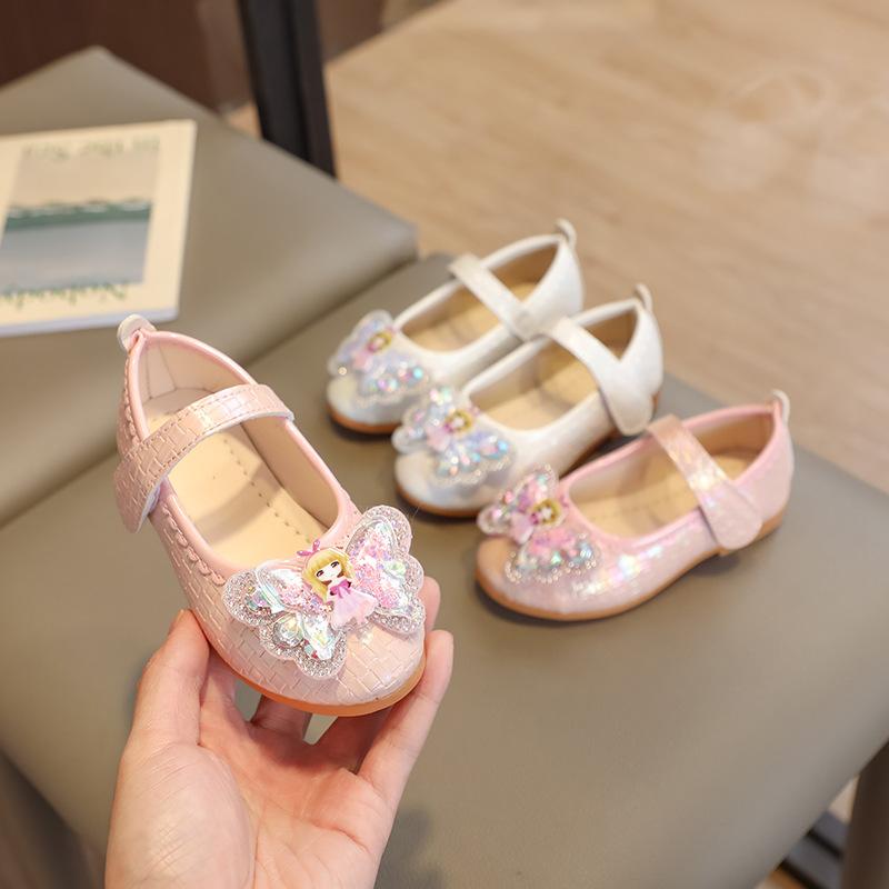 ・カテゴリ: ローカットシューズ・スタイル: プリンセス・対象性別: 女性・対象年齢: 1-3歳、4-6歳、7-12歳・カラー展開: ホワイト、ピンク・サイズ展開: 21、22、23、24、25、26、27、28、29、30、31、32、33、34、35、36・アッパー素材: PU・ライニング: PU・インソール: PU・ソール素材: ラバー・着脱方法: ベルクロ