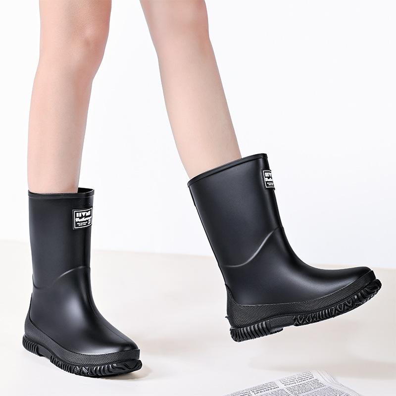 ・年齢層: 成人・性別: 女性・筒丈: ハイカット・厚さ: 普通・ヒール高さ: 低め（1-3cm）・柄: 無地・アッパー素材: PVC・カラー展開: ブラック, グリーン, オフホワイト・サイズ展開: 36, 37, 38, 39, 40, 41・留め具: スリッポン・カテゴリ: レディース長靴