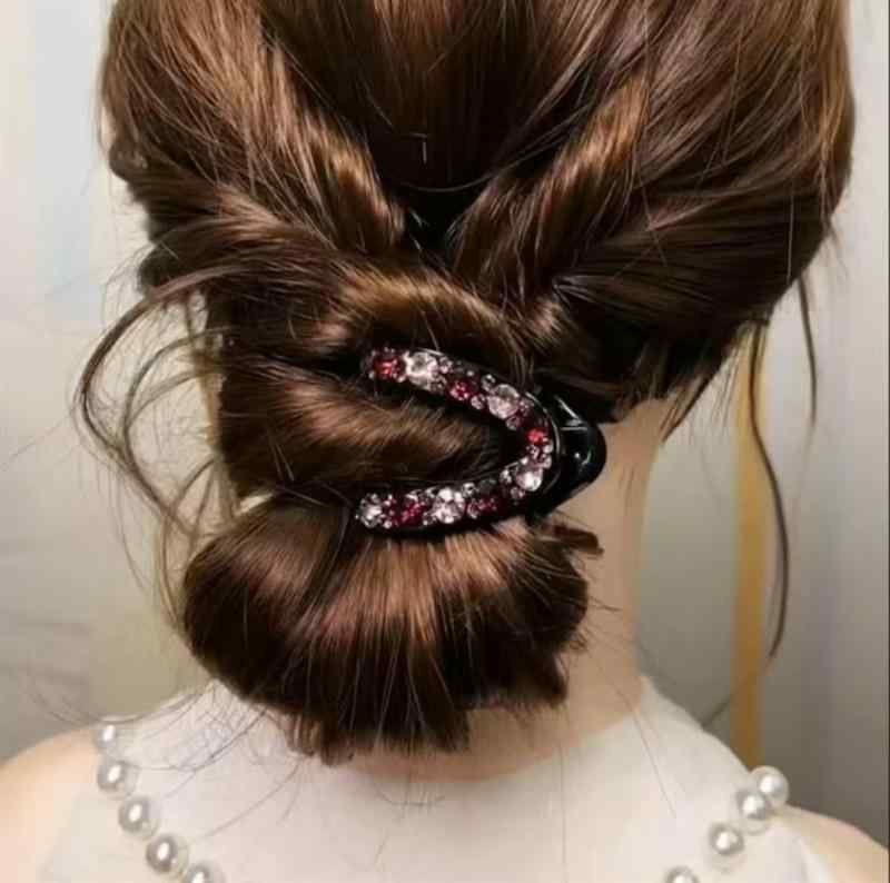 ・カテゴリ: ヘアアクセサリー・スタイル: ファッション通勤・素材: 亜鉛合金・加工: 手作業・タイプ: つかみクリップ・装飾: ラインストーン・カラー展開: 紫赤色、白色、宝藍色、黄色、彩色・対象: 女性