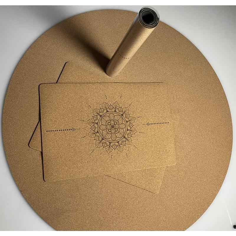 ・カテゴリ: ヨガマット・主な素材: コルク+天然ゴム・重量: 700g・サイズ: 60×40×0.5cm・柄: 幾何柄・表面: 粗粒、中粒、細粒