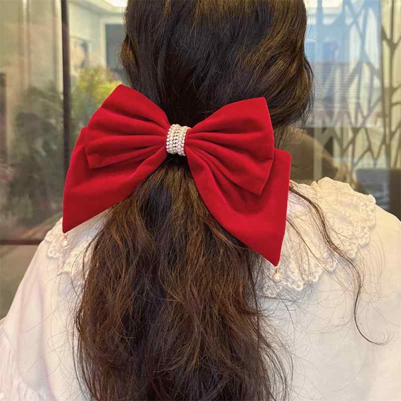 ・カテゴリ: ヘアアクセサリー・スタイル: 韓国風・スタイル分類: 清新スイート・主な素材: 布・種類: スプリングクリップ・カラー展開: 吊り下げパール酒紅蝶結び、中間パール長リボン・流行要素: 蝶結び、フリンジ・対象: 女性・加工: 手作り