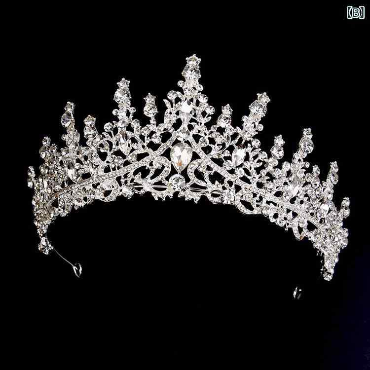 bloomelierのヘッドドレス レディース ティアラ クラウン 王冠 ブライダル ウェディング 結婚式 花嫁 挙式 披露宴 パーティー キラキラ ラインストーン 欧米風 ゴージャス クリスタル ゴールド シルバー｜アングル3