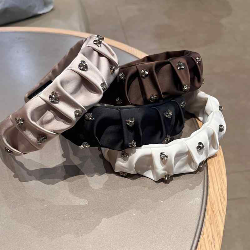 ・カテゴリ: ヘッドアクセサリー・スタイル: 日韓、清新フェミニン・素材: 布・カラー展開: ブラック、ホワイト、コーヒーブラウン、シャンパンピンク・流行要素: プリーツ・対象: 女性