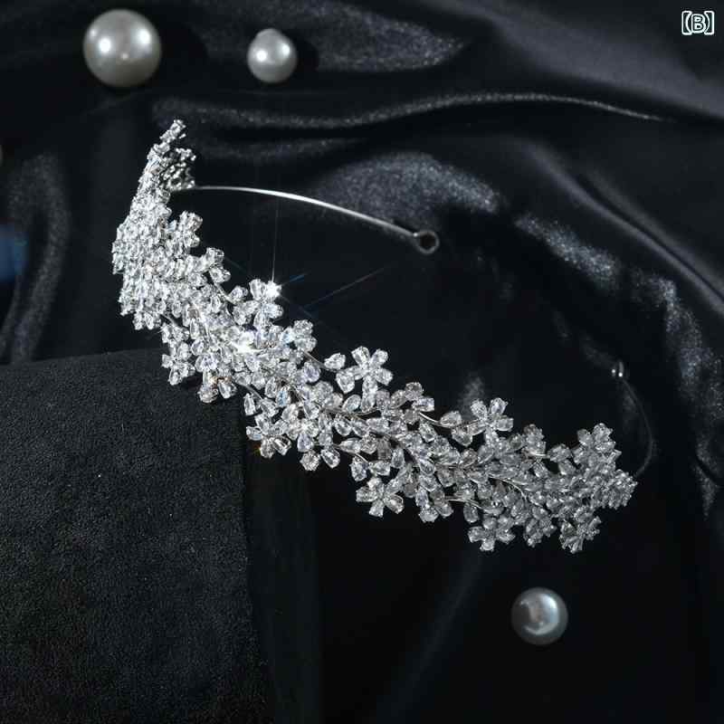 bloomelierのヘッドドレス レディース 結婚式 ウェディング ブライダル ティアラ クラウン カチューシャ 髪飾り ロング ハンドメイド ジルコニア ラインストーン 花 リーフ 上品 高級感 ゴールド シルバー｜アングル3