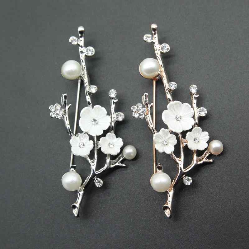 ブローチ レディース 梅の花 シェル 風 高級感 アクセサリー ファッション 胸飾り 襟ピン メッキ加工 フォーマル カジュアル 結婚式 入学式