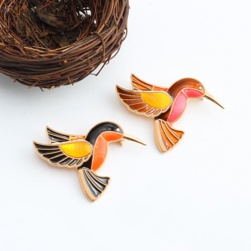 ブローチ レディース キッズ かわいい インコ 白鶴 モチーフ バッジ ピンバッジ ワンポイント アクセサリー 小物 襟飾り バッグ飾り