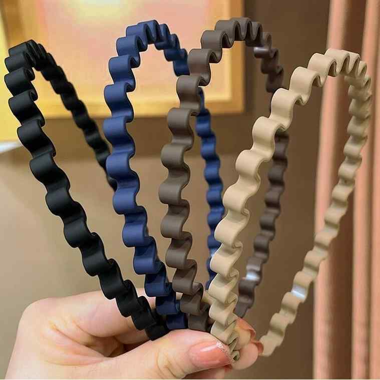 カチューシャ レディース ヘアバンド 滑り止め 細め 波型 ウェーブ 痛くない 洗顔 髪飾り 前髪 固定 ヘアアクセサリー シンプル 普段使い