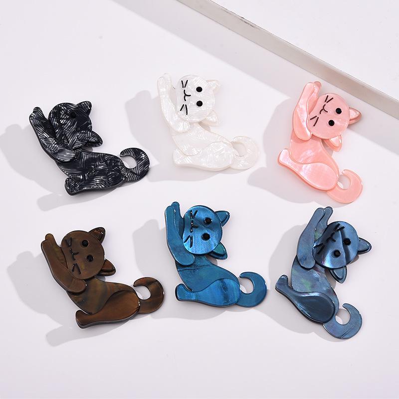 ブローチ レディース 猫モチーフ アクリル 切り替え かわいい カラフル 電気メッキ加工 アクセサリー 小物