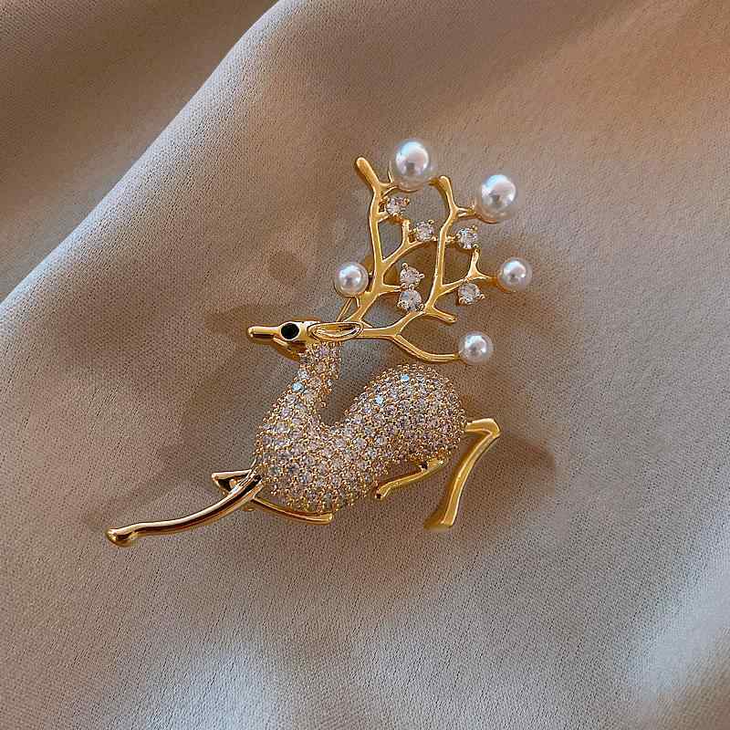 ブローチ レディース クリスマス トナカイ かわいい フェイクパール 電気メッキ加工 合金 ワンポイント ファッション小物 おしゃれ ギフト