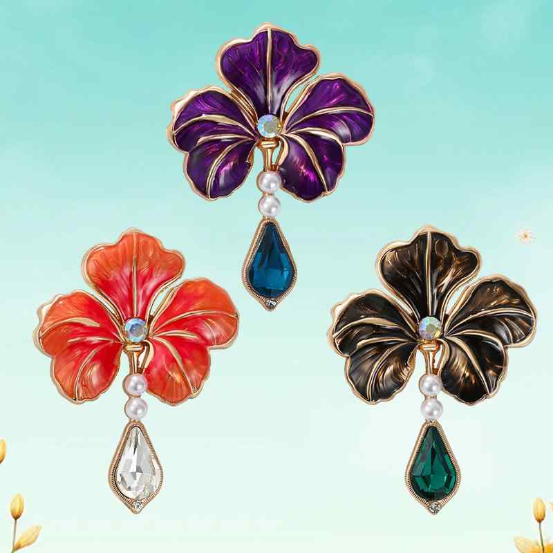 ・素材: 亜鉛合金・種類: 胸針・スタイル: 花びら胸針・形状: 花・加工: ラインストーン・モチーフ: 花、葉・カラー展開: 赤、黒、紫・機能: 装飾・対象: 男女・スタイル分類: OL、通勤