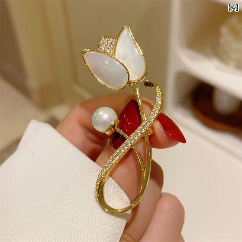 ブローチ レディース チューリップ モチーフ フェイクパール エレガント 高級感 華やか キラキラ 電気メッキ加工 フォーマル カジュアル スーツ 襟元飾り ピンバッジ コサージュ