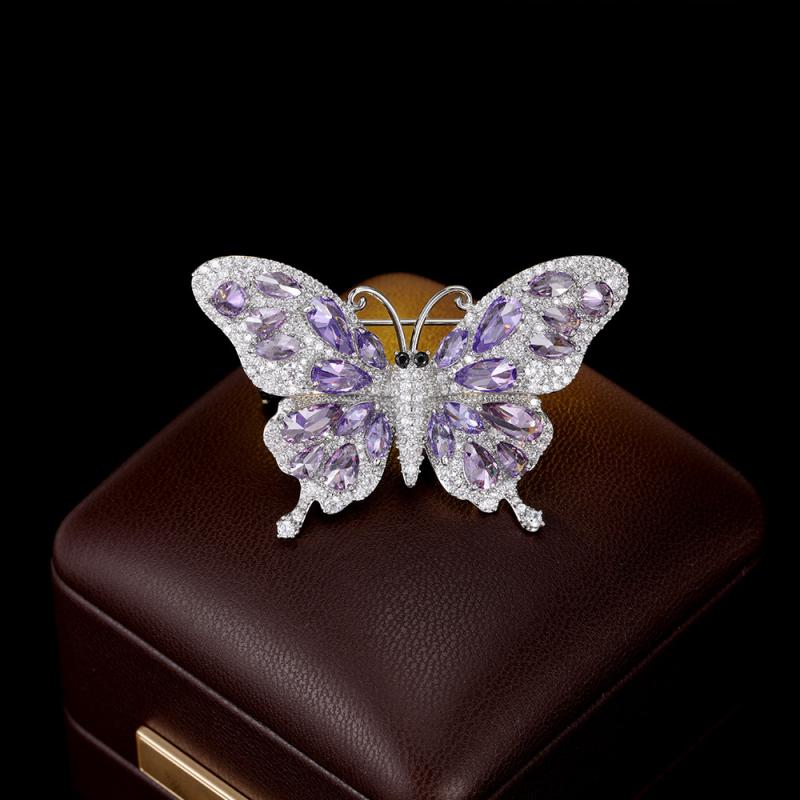 ・カテゴリ: 胸針・主な素材: 銅・形状: 昆虫・スタイル: 蝶・加工: メッキ・カラー展開: 紫、彩色・対象: 女性・柄: 動物