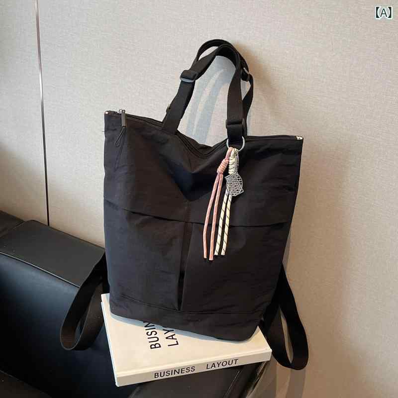 ・カラー展開: ブラック、ホワイト、グリーン、レッド・性別: 男女兼用・使用シーン: 日常・主な素材: 布・スタイル: レジャー、旅行・容量: 20-35L・機能: 拡張・PC収納サイズ: 35.56cm・柄: 無地・裏地素材: ナイロン・ステッチ: 車縫線・背負システム: クッション背帯