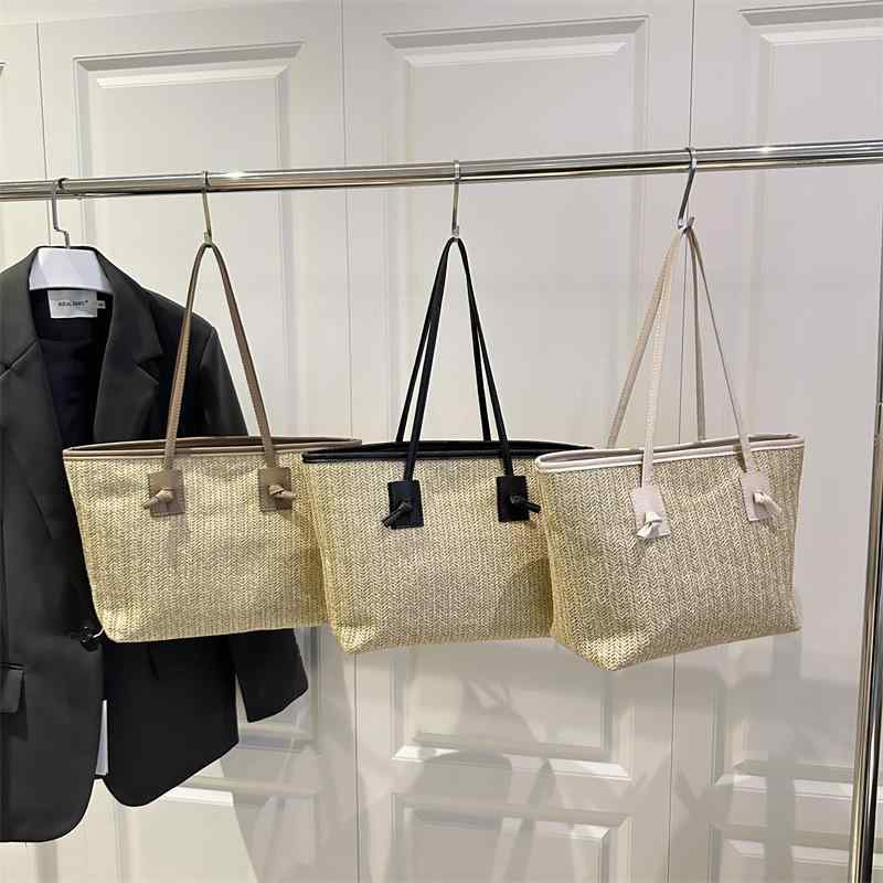 ・カラー展開: 白、黒、カーキ・スタイル: ストリート・主な素材: 草編み・カテゴリ: トートバッグ・ディテール: ステッチ・裏地: ポリエステル・形状: 横長方形・開閉方式: ジッパー・内部構造: スマホポケット・硬さ: 中軟・用途: 日常・ポケット: 内側ポケット
