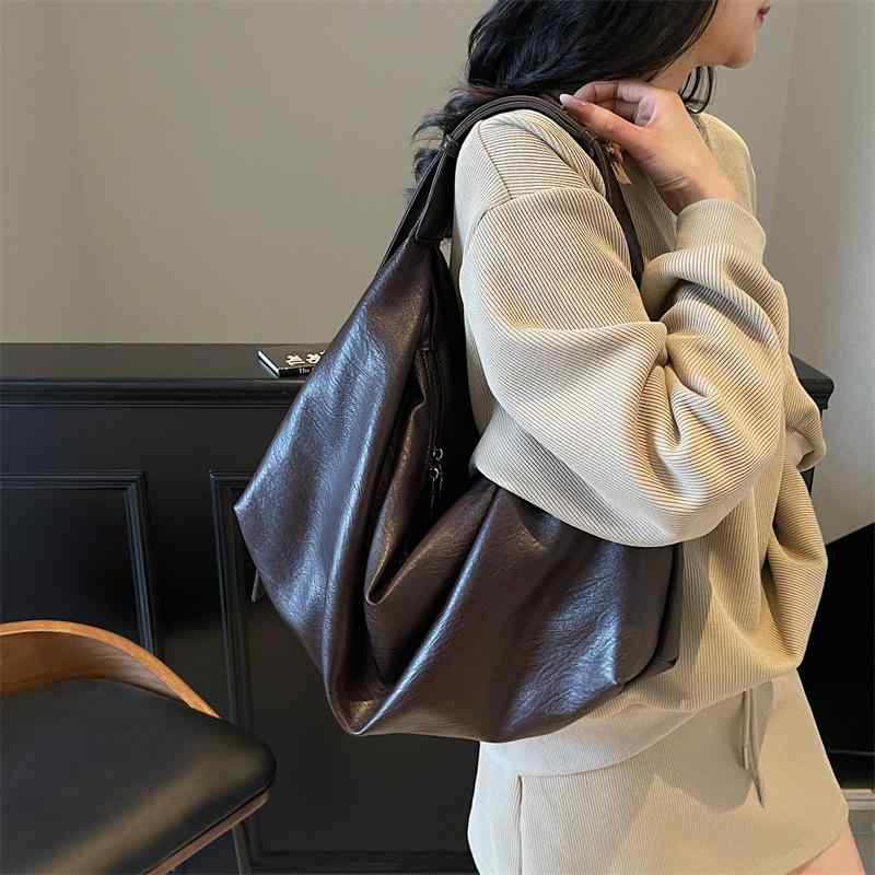 乐天商城 - ショルダーバッグ レディース トートバッグ 餃子バッグ 撥水 A4対応 大容量 PUレザー 軽量 柔らかい 斜めがけ 肩掛け 通勤用 通学用 シンプル 無地 おしゃれ カジュアル 秋冬 春夏