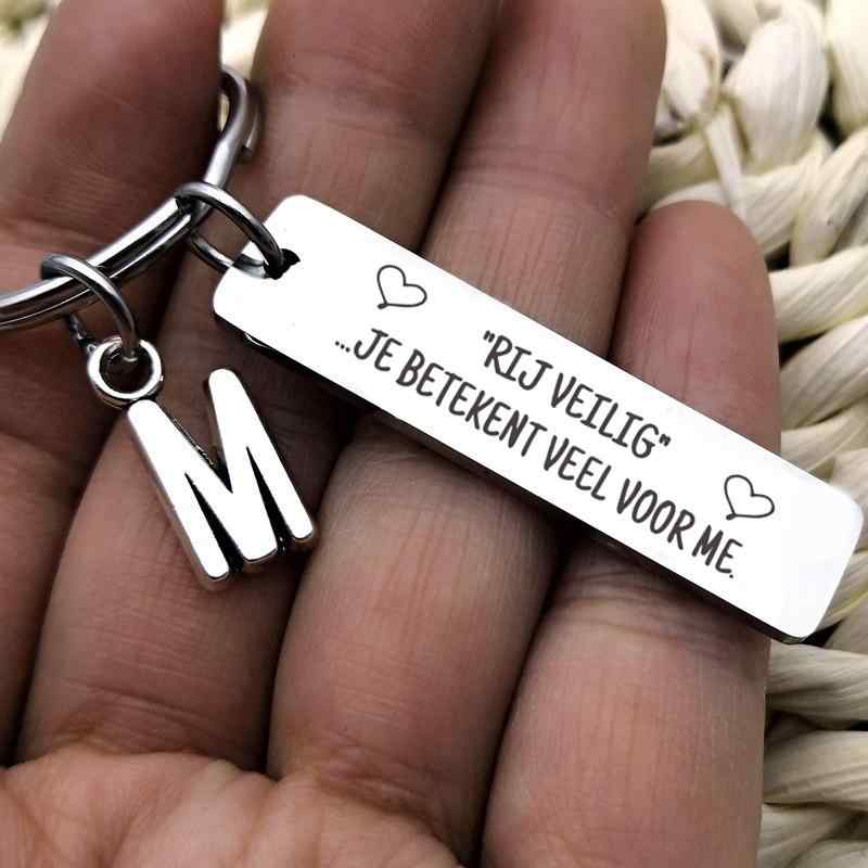 キーホルダー メンズ レディース イニシャル アルファベット メッセージ 刻印プレート ドッグタグ 鏡面仕上げ サビにくい ステンレス製 おしゃれ プレゼント 鍵 バッグチャーム
