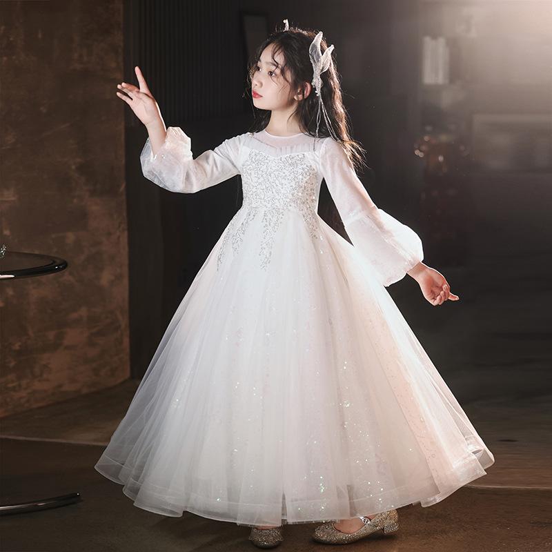 ・スタイル: プリンセス・主な素材: ポリエステル 95%・スカートの形: ワンピース・対象性別: 女の子・対象年齢: 3〜8歳、身長100〜140cm・柄: 無地・袖丈: 長袖・デザイン: Aラインスカート・裏地素材: 綿 5%・カラー展開: シャンパンゴールド、ホワイト・サイズ展開: 110cm、120cm、130cm、140cm、150cm、160cm、170cm・カテゴリ: 子供用ワンピース