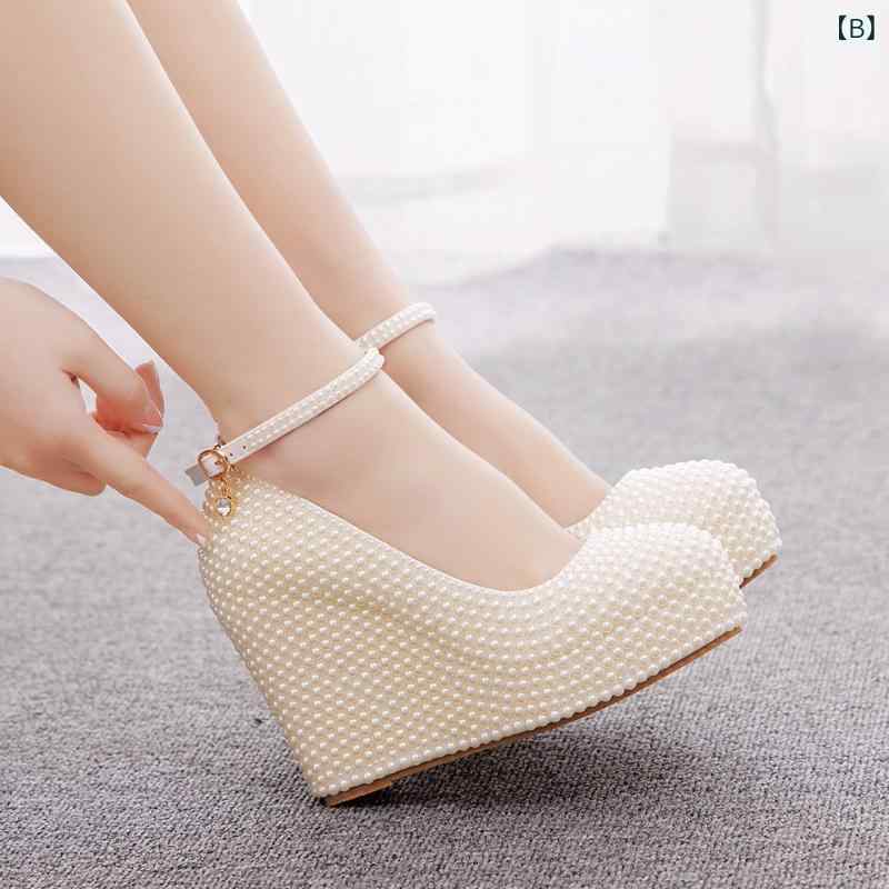 bloomelierのパンプス レディース 厚底 ウェッジソール 11cmヒール ラウンドトゥ パール ストラップ 歩きやすい 痛くない 美脚 結婚式 花嫁 ブライダル 二次会 パーティー 発表会 ステージ フォーマル アイボリー｜アングル3