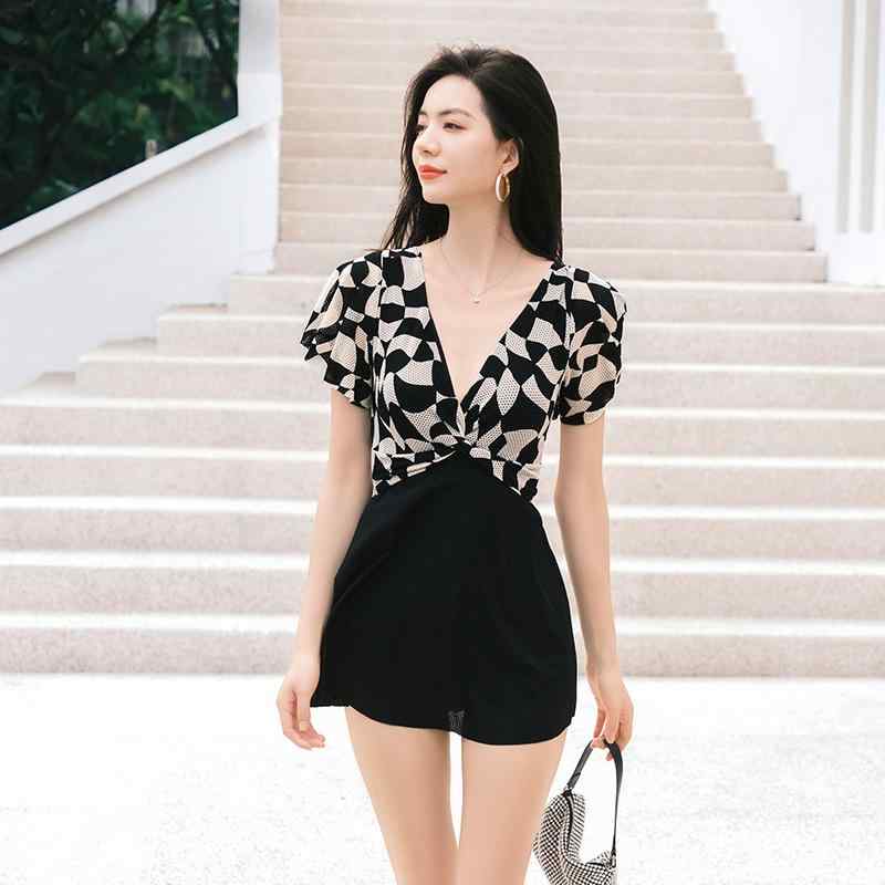 ・カテゴリ: 連体水着・スタイル: ワンピース水着・性別: レディース・対象年齢: 成人・柄: 無地、幾何学模様、格子、アルファベット、小花柄・パッド・ワイヤー: 胸パッドあり、ワイヤーなし・素材: ナイロン・カラー展開: 幾何学,格子,アルファベット,小花柄・サイズ展開: M,L,XL,XXL,XXXL
