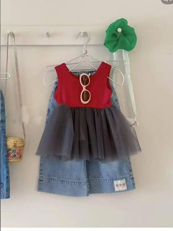 ・カテゴリ: 子供用タンクトップ、キャミソール・対象性別: 女の子・スタイル: 韓国風・対象年齢: 3～8歳、100～140cm・生地加工: 柔軟処理・柄: 無地・デザイン要素: トレンド・主な素材: 綿 95%・ネックライン: クルーネック・フード: なし・カラー展開: ドッキングチュールベスト、ジーンズ・サイズ展開: 90cm、100cm、110cm、120cm、130cm、140cm