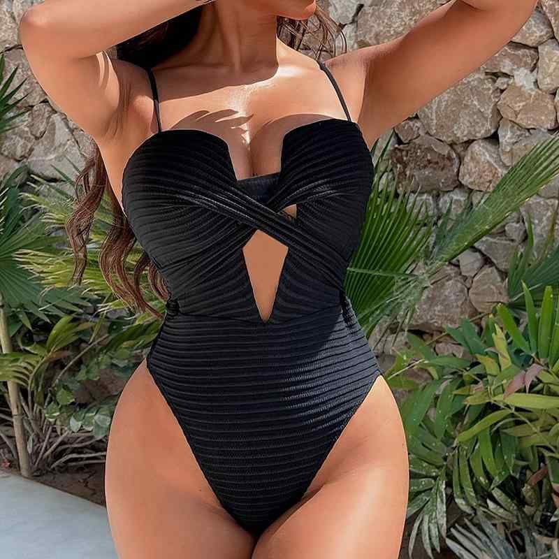 ・カテゴリ: 连体泳衣・スタイル: ワンピース水着、セクシー、欧米風・性別: レディース・柄: 無地・カップ仕様: 胸パッドあり、ワイヤーなし・素材: ポリエステル 95%、ポリウレタン 5%・重量: 約200g・対応シーン: スポーツ、水泳、マリンスポーツ・カラー展開: ブラック・サイズ展開: S、M、L、XL・袖丈: ノースリーブ