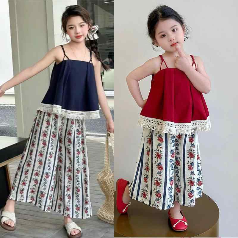 ・カテゴリ: 子供服セットアップ・対象性別: ガールズ・スタイル: 韓国風・セット内容: トップス、パンツの2点セット・対象年齢: 3〜8歳・袖丈: ノースリーブ・パンツ丈: ロングパンツ・厚み: 普通・柄: ストライプ・主な素材: 綿 ・安全基準: B類・留め具タイプ: プルオーバー・カラー展開: レッド、ブルー・対応身長: 90-100cm、100-105cm、105-115cm、115-120cm、120-130cm