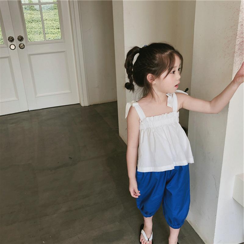 ・カテゴリ: 子供服セットアップ・対象性別: 女の子・スタイル: 韓国風・セット内容: スカートセットアップ（2点セット）・対象年齢: 3〜8歳（身長100〜140cm）・袖丈: ノースリーブ・フード: なし・生地加工: ソフト加工・生地の厚さ: 薄手・柄: チェック、無地・主な素材: 綿・素材割合: 綿 ・安全基準: B類・留め具の種類: プルオーバー・カラー展開: ホワイト（トップス）＆ブルー（ボトムス）・サイズ展開: 身長95-100cm、身長100-105cm、身長105-115cm、身長115-120cm、身長120-130cm