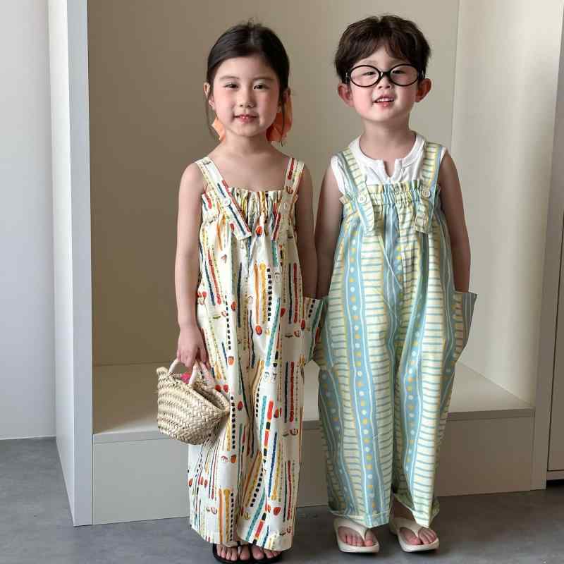 ・カテゴリ: 子供用パンツ・スタイル: 韓国風・素材: 綿・パンツ丈: ロングパンツ・対象性別: ユニセックス・対象年齢: 3〜8歳・デザイン: サロペット・生地加工: 柔軟処理・特徴: かわいい、トレンディ・ウエスト: ミドルウエスト・前開き仕様: ゴムウエスト・カラー展開: 黄緑ストライプ、カラフルスネーク・対応身長: 80cm、90cm、100cm、110cm、120cm、130cm、140cm、150cm