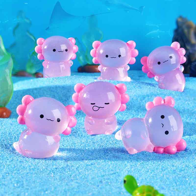 ・カテゴリ: キャラクターグッズ・主な素材: 樹脂、プラスチック・カラー展開: ピンクのウーパールーパー（お昼寝、立ちポーズ、うつ伏せ、開脚、滑り台、お座り）・ギフト用途: 結婚祝い、誕生日、出産祝い、旅行記念、卒業祝い、引っ越し祝い、パーティー、お見舞い