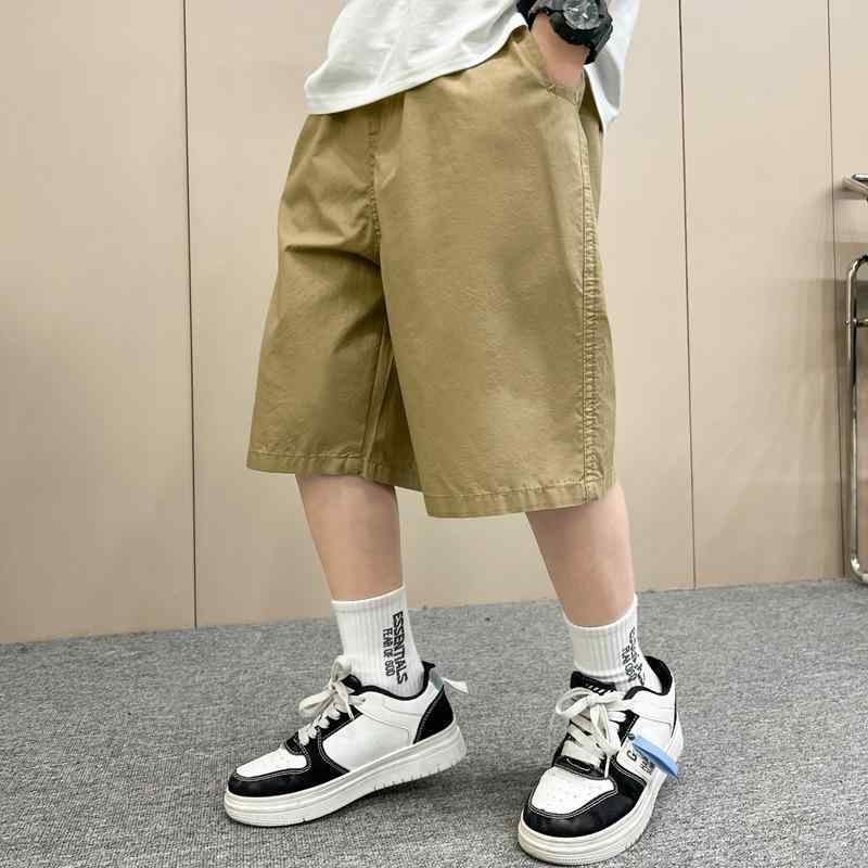 ・スタイル: 英国風・素材: ポリエステル 95%・パンツ丈: 5分丈/ハーフパンツ・対象性別: ボーイズ・対象年齢: 8歳以上（身長140cm以上）・スタイル・形状: カジュアルパンツ・生地加工: 柔軟加工・柄: 無地・デザイン要素: スポーツ、セットアップ、配色、英国風、トレンド・ウエスト: ミドルウエスト・前開き: ドローストリング（紐付き）・カラー展開: ブラック、カーキ・対象身長: 90、100、110、120、130、140、150、160・カテゴリ: キッズパンツ