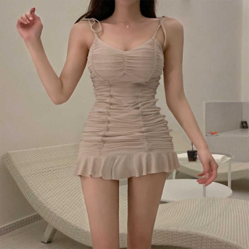 ・対象: 女性・対象年齢: 成人・柄: 無地・スタイル: ハイウエスト、セクシー、ボディフィット、高伸縮、耐久、フレッシュ、控えめ・主な素材: ナイロン82%・裏地素材: ポリエステル、スパンデックス18%・重量: 400g・適用シーン: フィットネス、スポーツ、スイミング・カラー展開: ホワイト、ベージュ、ピンク、ブラック・サイズ展開: M、L、XL・袖丈: 無袖・デザイン: トライアングル