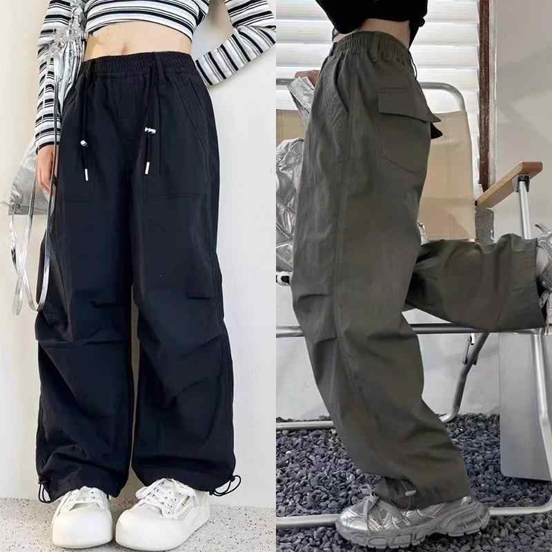 ・スタイル: カジュアル・カテゴリ: カーゴパンツ・主な素材: ポリエステル・素材の含有量: ・パンツ丈: ロングパンツ・対象性別: ユニセックス・対象年齢: 8歳以上（身長140cm以上）・生地加工: 柔軟処理・柄: 無地・ウエスト: ミディアムウエスト・前開き: ゴム仕様・カラー展開: アーミーグリーン、ブラック・サイズ展開: 120cm、130cm、140cm、150cm、160cm、170cm