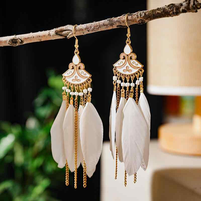 ・カテゴリ: 耳飾り・種類: ピアス・素材: 合金・デザイン: 葉・処理プロセス: 電気メッキ・カラー展開: イエロー、ロイヤルブルー、パープル、ダークミックス、ダスティピンク、レッド、ブラック、ダークグリーン、レイクブルー、ピーコックブルー、ホワイト、ライトミックス・デザイン要素: パターン、水滴、羽、自然・スタイル: 宮廷風、文芸レトロ
