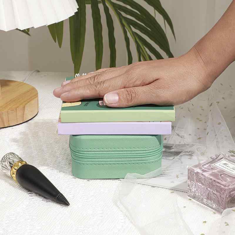 ジュエリーボックス レディース アクセサリーケース 携帯用 持ち運び 小型 指輪 ネックレス ピアス 収納ケース ミニ ポーチ 旅行用 PUレザー コンパクト