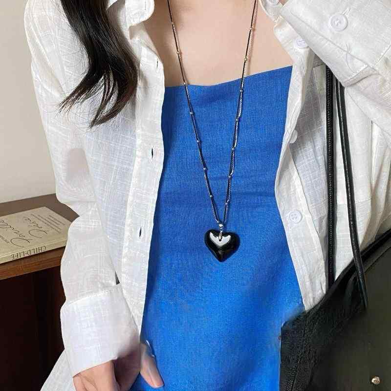 ネックレス レディース ハート ペンダント 透かし クリア素材 ロングネックレス アクセサリー 電気メッキ加工 韓国風 カジュアル シンプル ギフト