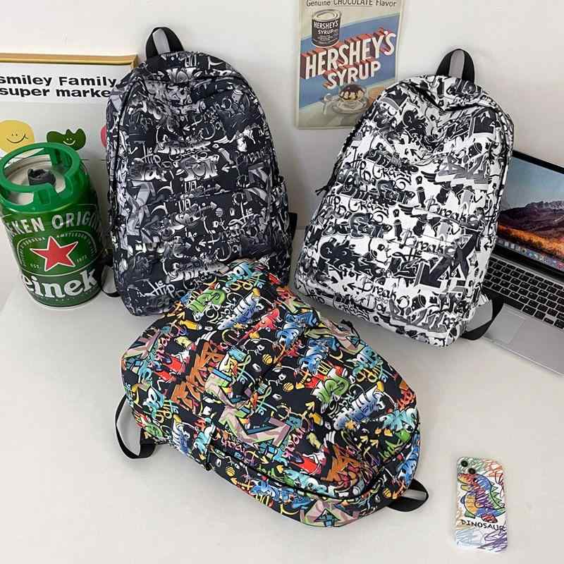 ・カラー展開: ブラック、グレー、カラー・付属品: チャームなし、チャームあり・対象性別: ユニセックス・推奨シーン: 通学・主な素材: ナイロン・スタイル: ビジネス・容量: 20-35L・機能: 通気性・対応PCサイズ: 15インチ（38.1cm）・柄: 英字・裏地素材: ポリエステル・デザイン要素: ステッチ・キャリーシステム: 曲線ショルダーストラップ