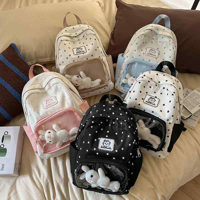 ・カテゴリ: リュックサック・カラー展開: ブラック、ホワイト×ブラック、ピンク、カーキ、ブルー・対象性別: 男女共用・主な素材: ナイロン・機能: 通気性・スタイル: ファンシー・キュート・裏地素材: ポリエステル・柄: 星柄・流行要素: ステッチ・サイズ展開: 吊り下げ飾りなし、吊り下げ飾りあり・推奨シーン: 学校教育・キャリーシステム: 湾曲ショルダーストラップ・推奨学齢: 大学