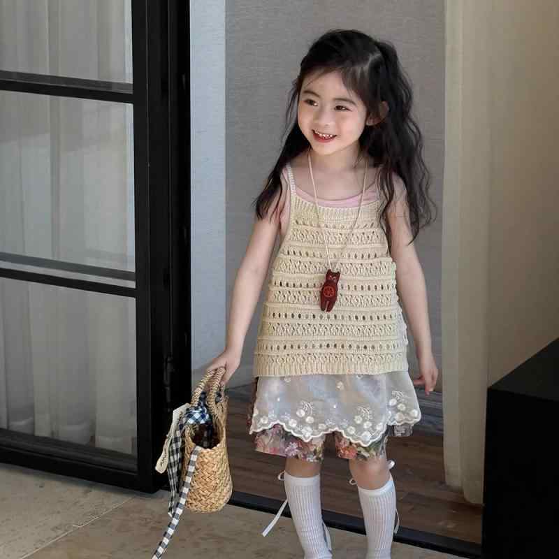 ・カテゴリ: 子供用キャミソール・対象性別: 女の子・スタイル: 韓国風・対象年齢: 中小児（3～8歳、身長100～140cm）・生地加工: 柔軟加工・柄: 無地・素材: アクリル 50%・ネックライン: スクエアネック・フード: なし・カラー展開: ベージュ、レッド、グリーン・対象身長: 90cm、100cm、110cm、120cm、130cm、140cm、150cm