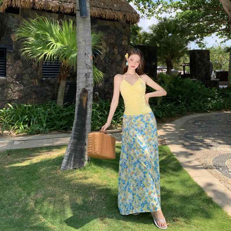 ・カテゴリ: カジュアルセットアップ・デザイン: 花柄・スカート丈: ロング・人気の要素: バックオープン・工芸: プリント・生地名: ポリエステル・主な素材: ポリエステル、ナイロン・カラー: 写真色・サイズ展開: S、M、L・スタイル: コンサバ、スイートスパイシー、セクシー・袖型: レギュラースリーブ・袖丈: ノースリーブ