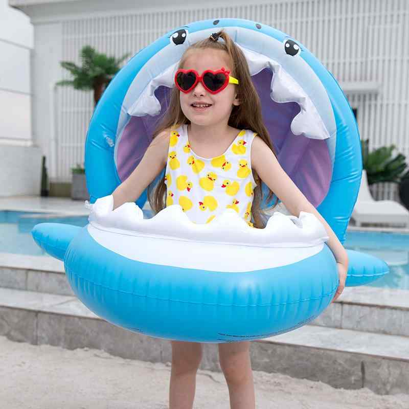 浮き輪 子供 キッズ 日よけ 日よけ付き サメ ブルー 足入れ座圈 水遊び プール ビ...