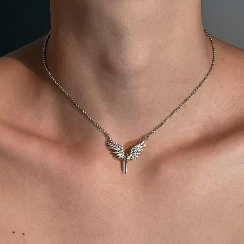 ・カテゴリ: ネックストラップ・素材: 合金・加工技術: 電気メッキ・デザイン: ジオメトリック・チェーンの種類: O字チェーン・ペンダントの素材: ミックスジェムストーンインレイ・外周: 41cm-50cm・カラー展開: ゴールド、ホワイトK・トレンド要素: ウィング・スタイル: 欧米風、ファッション通勤・重量: 約5g・対象: レディース