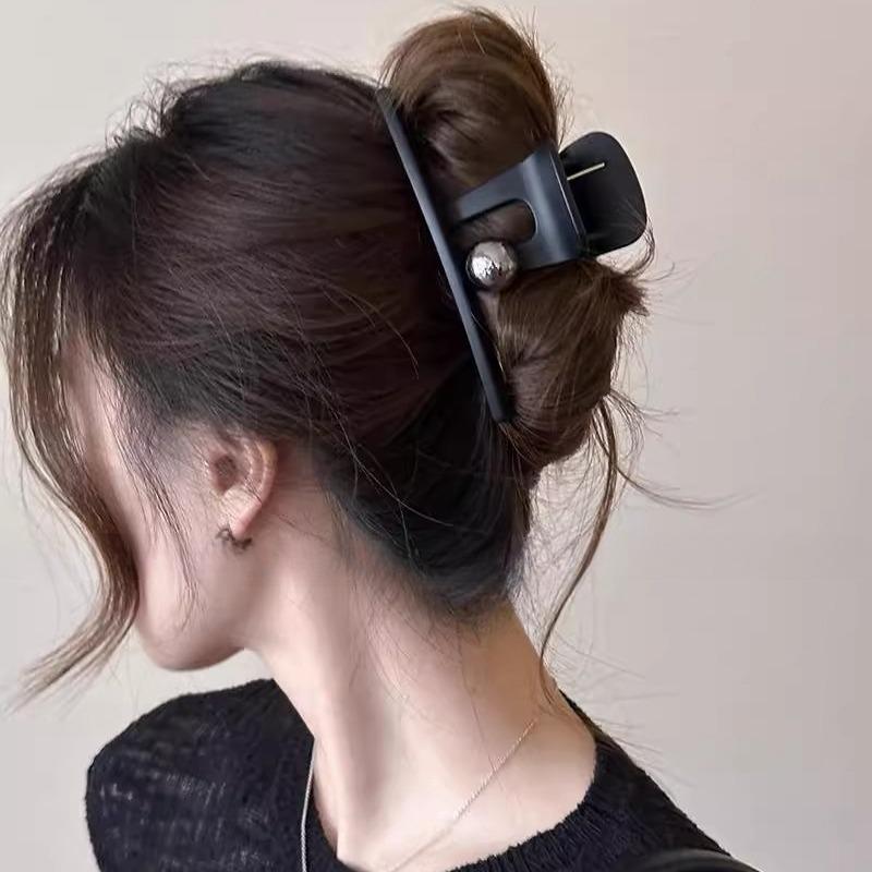 ・カテゴリ: ヘアアクセサリー・主な素材: プラスチック、樹脂・スタイル: シンプル、ファッション通勤・デザイン: パールバンスクリップ・タイプ: バンスクリップ・製法: ハンドメイド・カラー展開: ホワイトパール（マット）、シルバーパール（マット）、レッドパール（マット）・対象: レディース