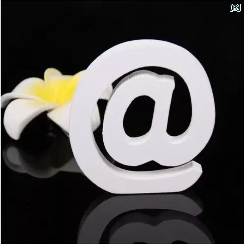bloomelierの置物 アルファベット 木製 イニシャル 白 8cm オブジェ ウッド 英語 数字 記号 インテリア 雑貨 結婚式 飾り付け 撮影小物 ディスプレイ モダン 北欧風｜アングル3