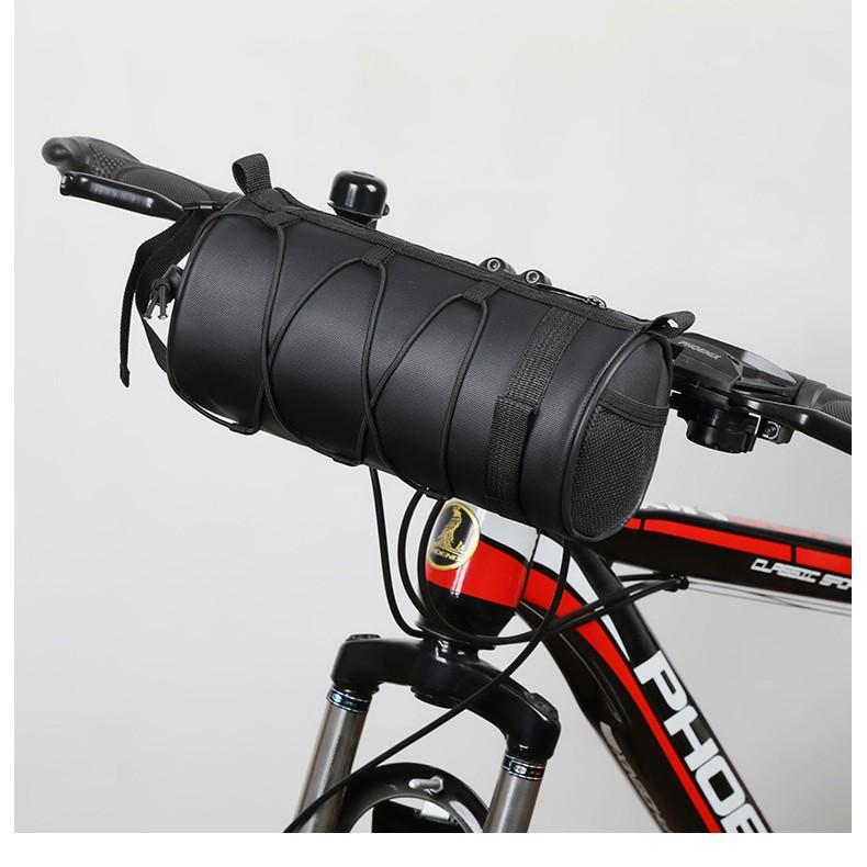 ・カテゴリ: 自転車用バッグ・主な素材: オックスフォード布・機能: 収納・容量: 5L・カラー展開: ブラック（ドローストリング）, オレンジ（ドローストリング）, グリーン（ドローストリング）・サイズ: 16.67cm