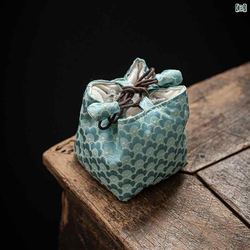 bloomelierの収納バッグ 茶器用 巾着袋 厚手 携帯用 急須 湯呑み 茶缶 収納袋 持ち運び 旅行 アウトドア 防塵 緩衝 保護｜アングル3