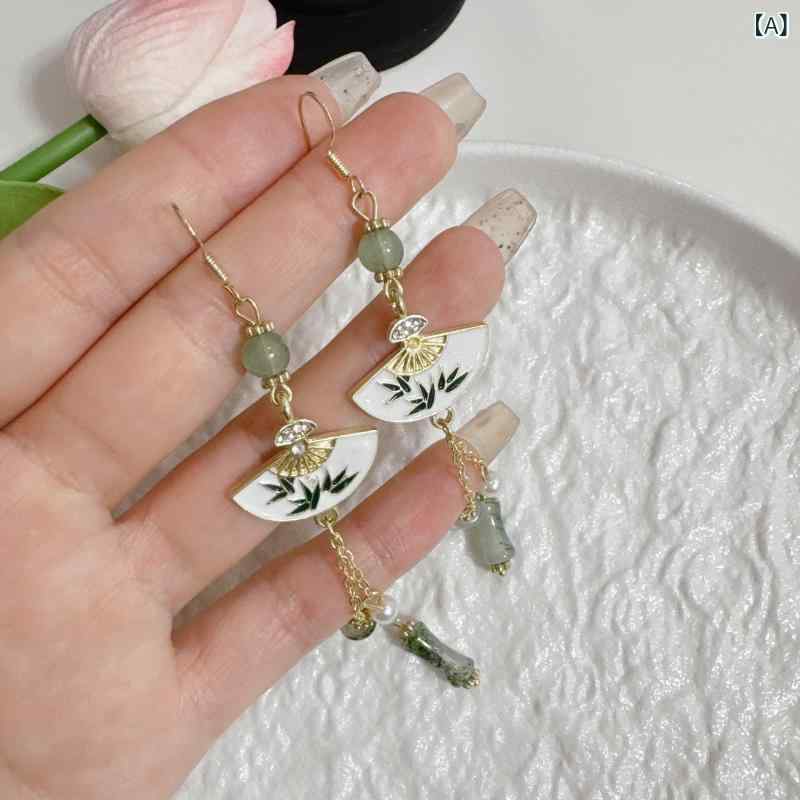 bloomelierの耳飾り レディース 折扇 竹モチーフ 耳環 チャイナドレス 和風 レトロ 揺れる レジン メッキ加工 金属アレルギー対応 高級感 おしゃれ 個性的 女性用 アクセサリー ジュエリー ギフト｜アングル2