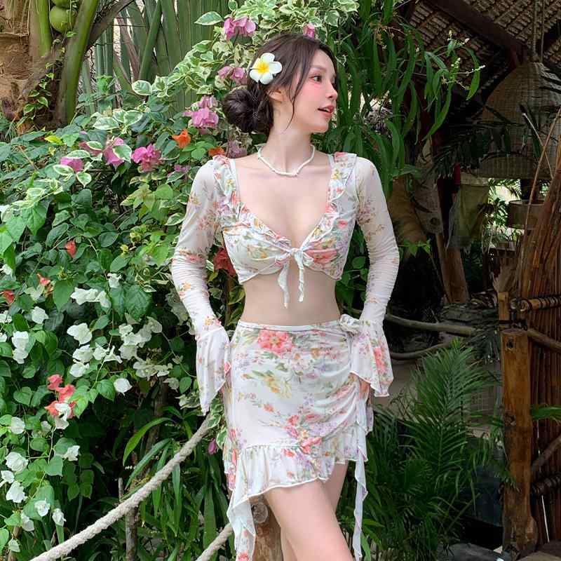 ・性別: 女性・スタイル: ハイウエスト、セクシー、バックレス、小清新・胸パッド・ワイヤー: 胸パッドあり・ワイヤーなし・素材: ナイロン 82%、スパンデックス 18%・重量: 約350g・着用シーン: 水泳、マリンスポーツ・カラー: ミックスカラー・サイズ展開: M、L、XL・袖丈: 長袖・デザイン: ショーツ
