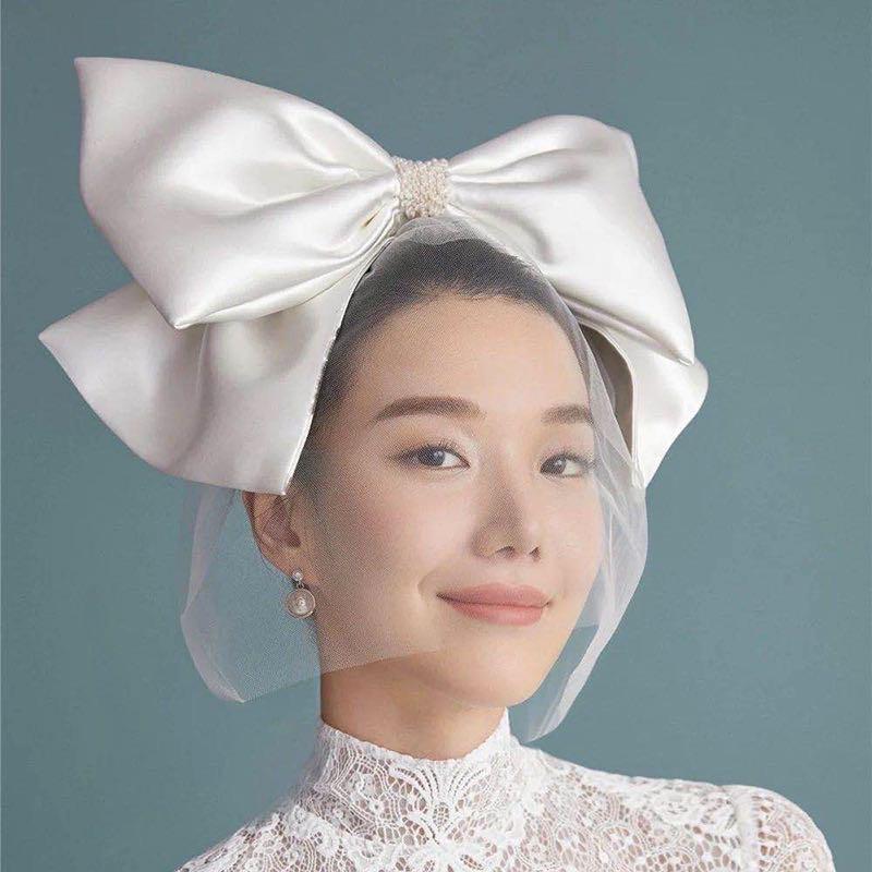 ・カテゴリ: ヘアアクセサリー・素材: サテン・スタイル: レトロ・デザイン: リボン・カラー展開: ホワイト（特大リボン）・サイズ: 長さ60cm以下