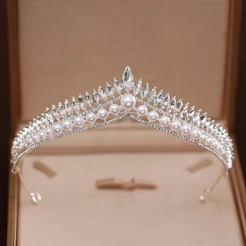 ティアラ レディース 王冠 カチューシャ ヘアアクセサリー 髪飾り ブライダル ウェディング 結婚式 花嫁 パーティー 披露宴 演奏会 発表会 誕生日 フォーマル キラキラ 華やか 高級感